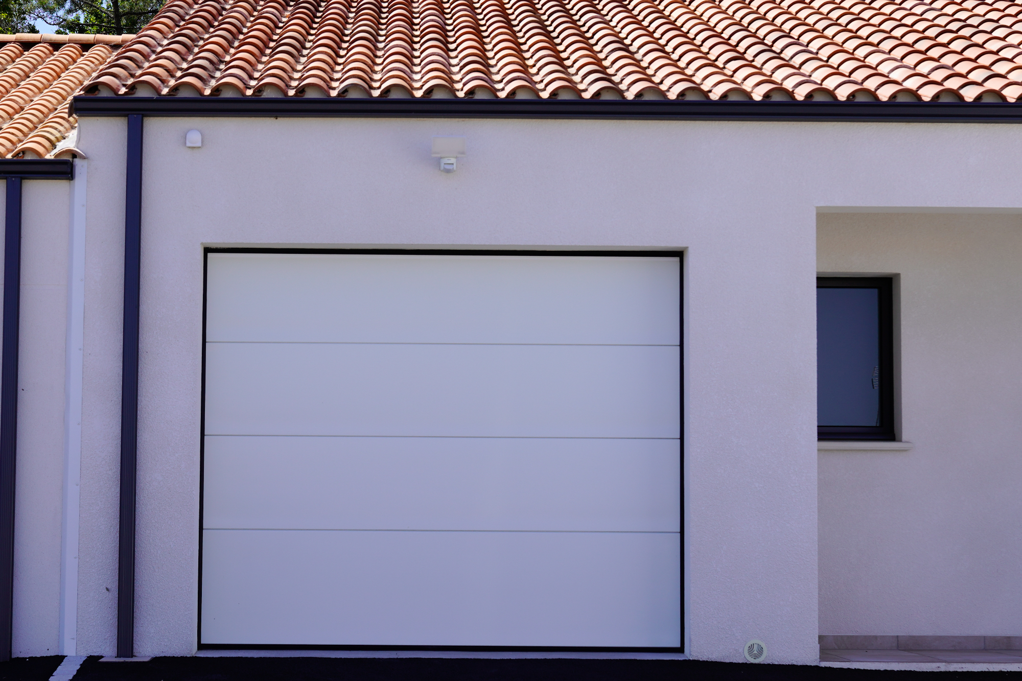 Garažna vrata lahko estetsko zelo pripomorejo k hiši